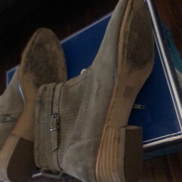 Boots - Picture 3 of 4